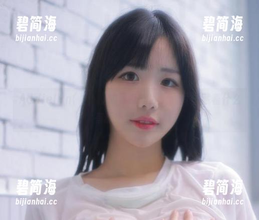 Addielyn(에디린)的圣诞幽默，图片里藏着什么有趣小细节吗？