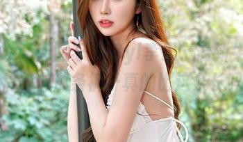 Feilin嗲囡囡 – SiByl李思宁最新牛仔裤图片，你那条裤子真的比这条长吗？