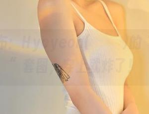 最新发布：Hyoyeon(김효연)的“死库水”套图，穿上就炸了！