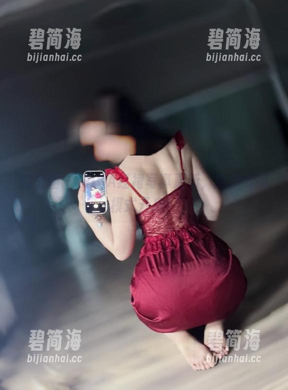 微密圈 - MIYA红裙写真更新，撒娇卖萌模式开启！