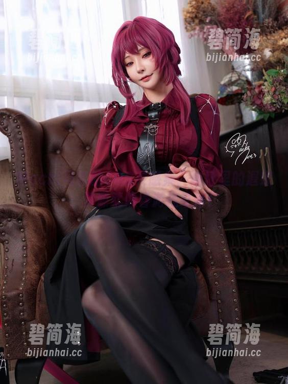 Machi马吉的COS灵感集：崩坏里的遐蝶，资源就像春游找草莓！