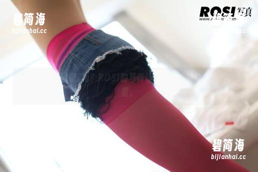 ROSI 谁说双马尾不能惊艳?ROSI的写真让我重新相信分享快乐的力量。