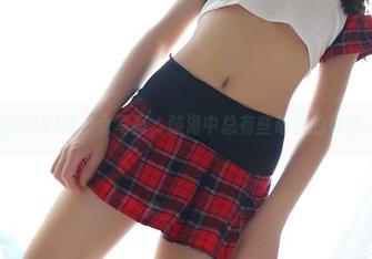 看ROSI的少女写真，脑海中总有些奇怪的杂念。