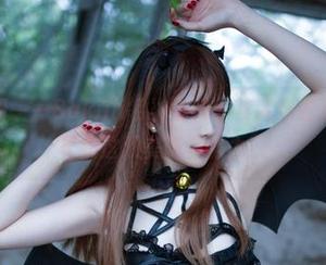机车凛图册——Sakiiii翎柒说骑车其实是在磨练腿力，看我这双美腿多努力！
