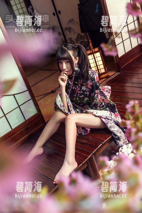 TouTiao头条女神 - 刘瑾希的御姐资源包：图库新晋缩小“女性的力量”！