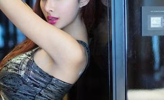 TuiGirl推女郎 – 有料又高能：王依萌的秘书写真合集，快来刷新你的办公室印象！