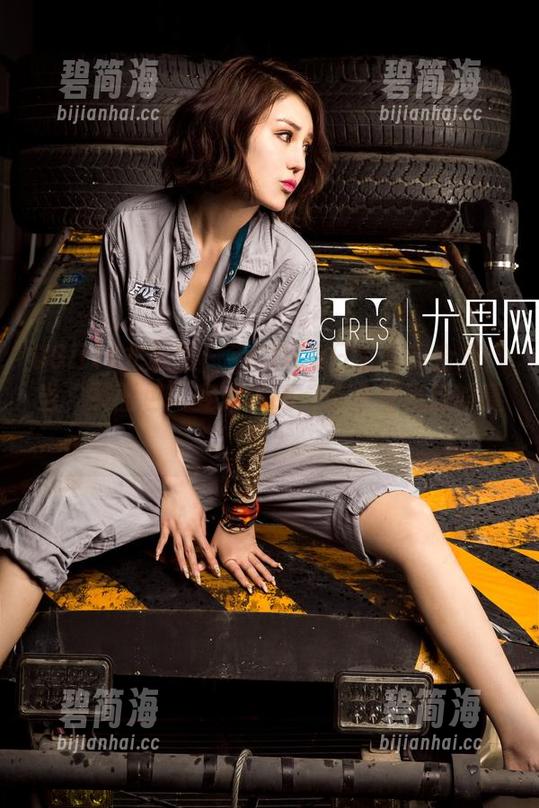 UGirls尤果网 - 毛COCO日常写真合集：当“买面包”变成挑战，谁会是最后的赢家？
