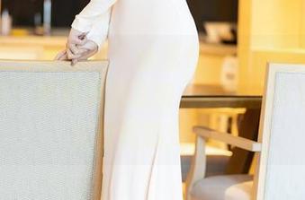 XIAOYU语画界 – 小海臀Rena的高冷女王姿态：图库里的定格，美得简直像是走出画框的女王。
