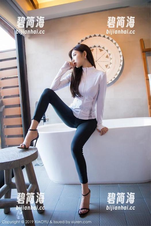 XIAOYU语画界 - 徐莉芝的修女写真，图片里暗藏玄机，太难捉摸