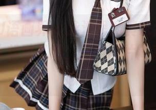 XIAOYU语画界 – 泳池里的黄乐然：“私拍”也太松散了吧，这组图片简直让人分心。