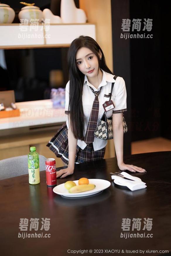 XIAOYU语画界 - 泳池里的黄乐然：“私拍”也太松散了吧，这组图片简直让人分心。