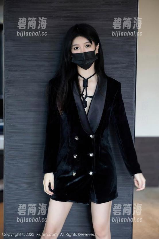 Xiuren秀人网-Emily尹菲 Xiuren秀人网 - Emily尹菲的礼服,原图藏在那个小角落!精选显出那种微妙的光泽感。