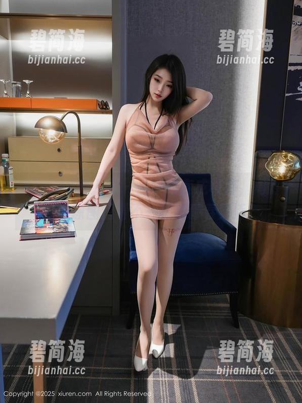 Xiuren秀人网-周慕汐 Xiuren秀人网 - 当学姐变成模特,周慕汐的原图透着不一样的青春整活!