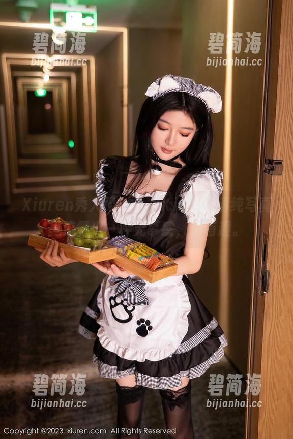 Xiuren秀人网 - 小夕Kitty在清纯写真里流露出一种无辜感，真有趣。
