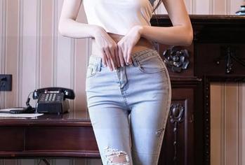 Xiuren秀人网 – 被小肉肉咪的妹妹全套图集圈粉了，难道我在欣赏不一样的生活吗？
