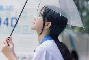 Xiuren秀人网 – 图片中的波巧酱，闪闪发光的礼服像是从时光隧道里走出来的仙女。