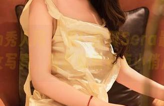 Xiuren秀人网 – 看！白微Sera最新的少女写真，背影都透着点小俏皮