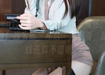 Xiuren秀人网 – 香澄在东京图包：灰丝狂想曲！我发现，从这一角度看，腿的曲线还真不错哦。
