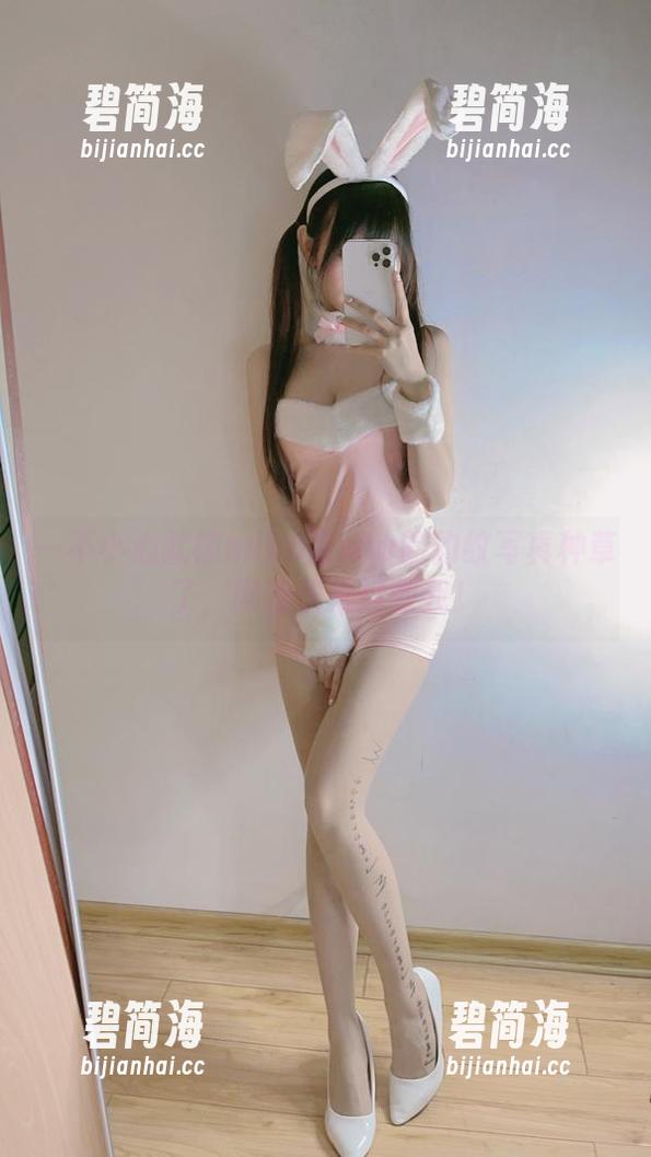 一不小心就被miko酱ww的豹纹写真种草了，网盘快来拯救我！