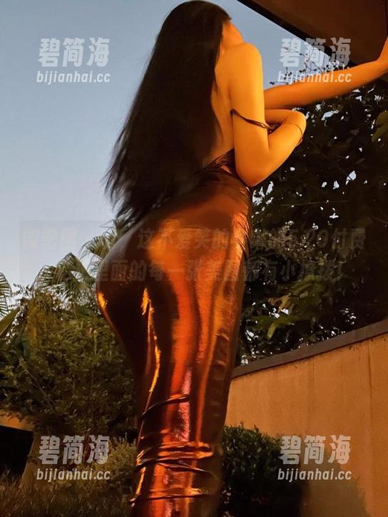 微密圈 - 啊，这不爱笑的赛琳的5.20付费，私拍里面的每一张美图都有小撩拨！