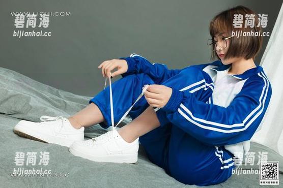 丽柜 - 速度与美丽：安娜的赛道女郎美图合集，看得我眼睛都发直了！