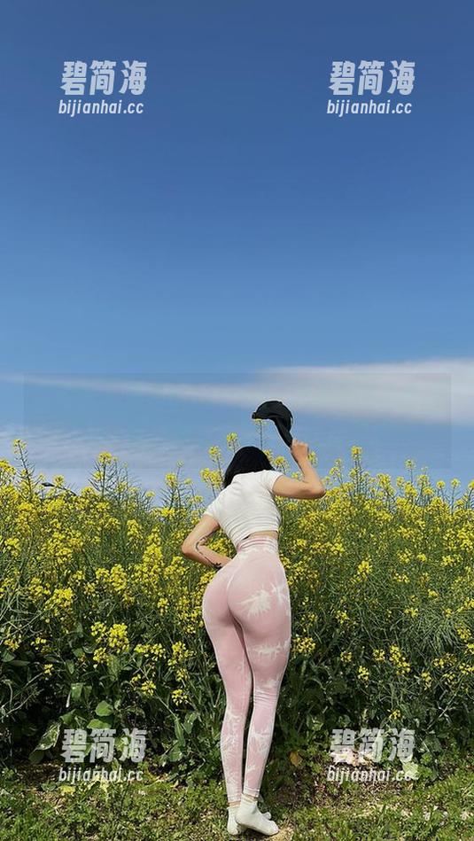 微密圈 - 俏妞qiaoniuTT的最新写真集上线，疯狂修女等着你来亲密接触