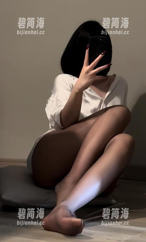 保守的二舅妈 微密圈 - 向保守的二舅妈私房原图致敬,紧包蜜腿给我带来的视线冲击感值得一聊。