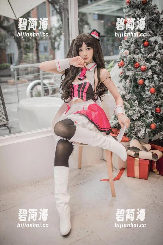 南桃Momoko和她的玫瑰内衣，谁说内衣不能有个性！