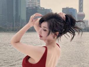 微密圈 – 对肉色丝袜的误解——周妍希的写真图包让我大开眼界！