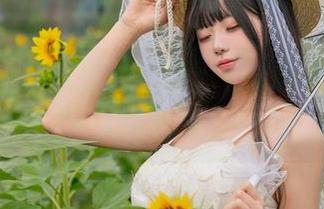 打开咬一口兔娘的图册：金蛇与贺岁，乱入的快乐！