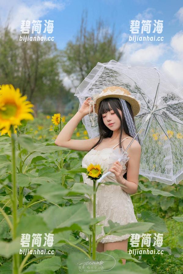 打开咬一口兔娘的图册：金蛇与贺岁，乱入的快乐！