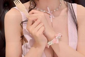 咬人小小兔的定制图集，猫宫又奈无疑是个不怕生的角色。