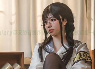 啊日日_Ganlory带来的在线作品中，这个吊挂式后辈一定让你想多了