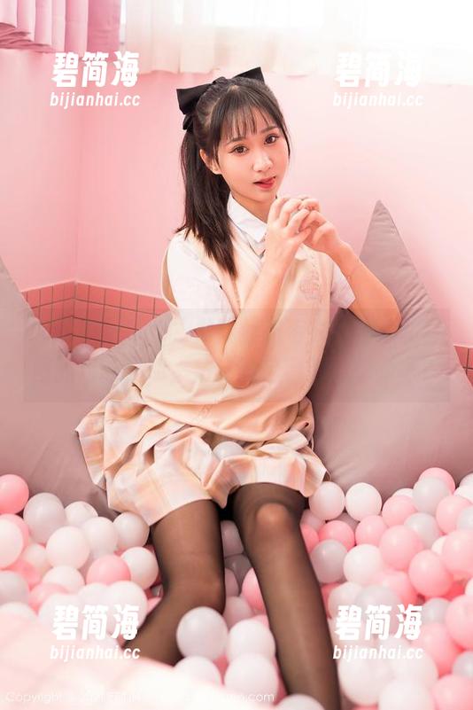 嗲囡囡 - Egg_尤妮丝和毛衣，资源和套图的巧妙互动，估计她自己都没想到吧？
