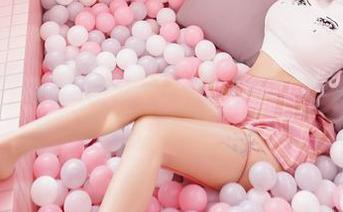 嗲囡囡 – 图包里的luna张静燕：这职业装得让人求婚的欲望都冒出来了。