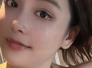 微密圈 – 奶雯的泳装系列：在线教你如何在池边优雅不滑倒！