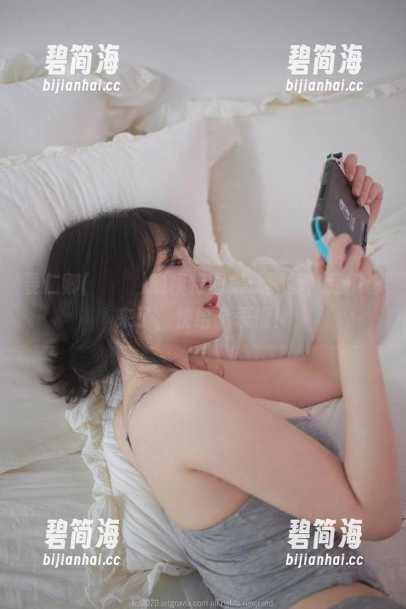 姜仁卿(강인경)的模特图集：卿卿，我们都来了，快给个表情！
