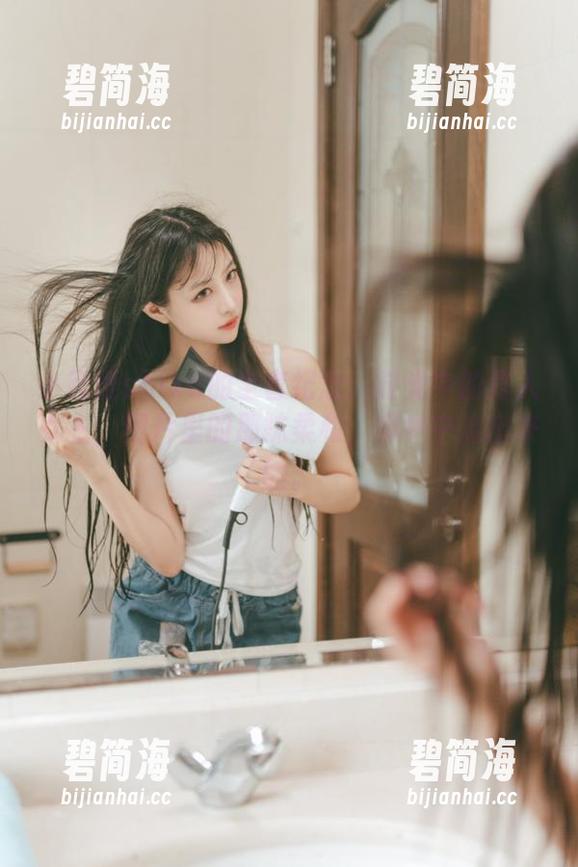 小鹿鹿shika的全套纪念：时光中的路人女主，图片里的那抹柔和，像梦中走出来的。