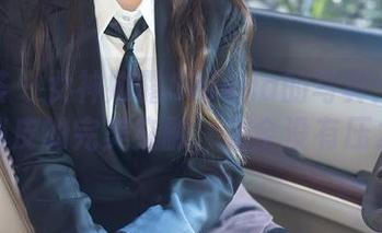 尤蜜荟 – 女神娜露Selena的写真：优雅与俏皮的完美交融，完全没有压力呢
