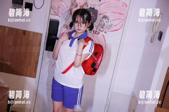 最新的幼水铃衣作品集有温泉体操服，时不时想，泡汤和舒适这两个字放在一起，绝配。