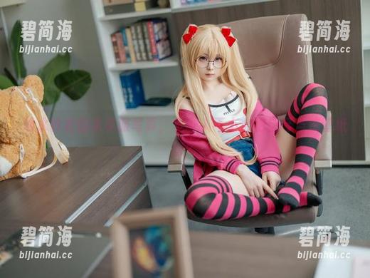 幼水铃衣的水手服写真，多少人不小心把自己当成壁纸呀？