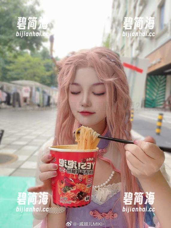 被戚顾儿的睡衣吸引…原图在哪里？图集有没有？