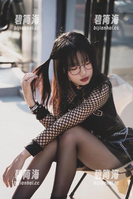 柒柒不可爱开启水上运动：合集里的竞技水着图片，来点活力吧！