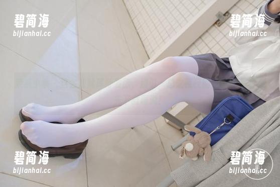 柴系小乖 - 这会儿就浑身发热，别说，总之夜夜的Lolita写真集先下载再说！