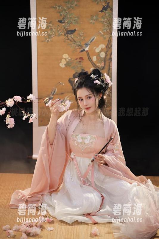 桃暖酱的小黑丝，原图全套竟让我想起那次意外的捡袜子！