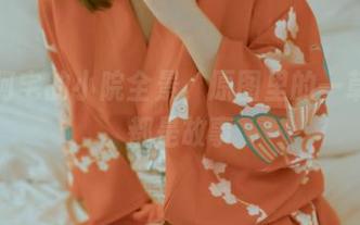 桃良阿宅的小院全景，原图里的一草一木都是故事
