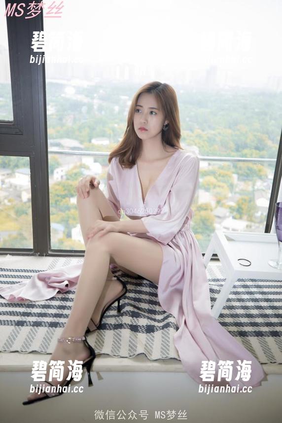 梦丝女神 - 乔儿的校服套图分享，谁还记得那年的天地大交响？