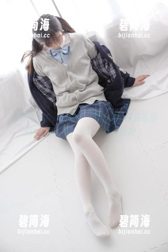 森萝财团的天台魅力，黑丝水手服局部原图+图集，肯定会让你拆开脑袋～