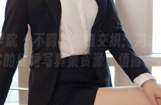模范学院 – 不羁与优雅交织：冯木木LRIS的红裙写真集资源，值得一瞥