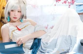樱岛嗷一的女仆风，cos的原图让我想起了什么，似乎不怀好意？